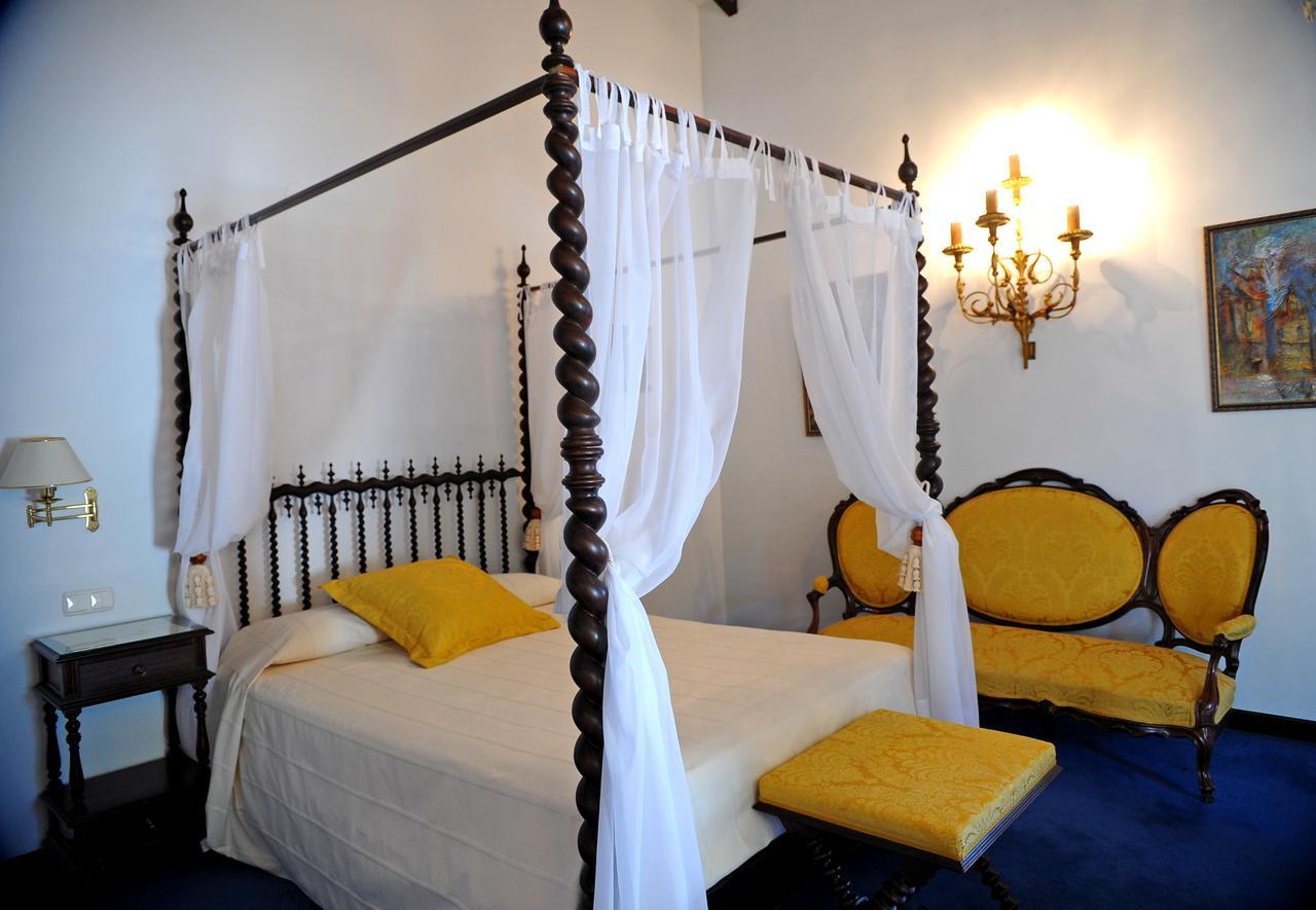 San Román De Hotel Escalante